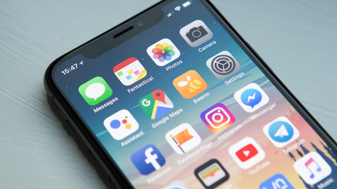 Un teléfono inteligente con íconos de apps